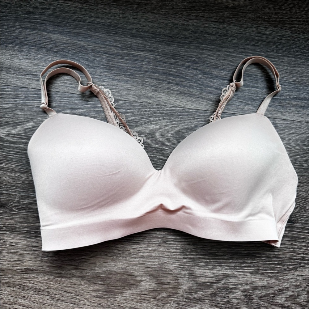 Luxe wireless bra with lace back - Soma - Blush colored. Size 36C. New w/out tag